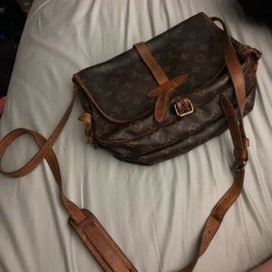 Louis Vuitton Saumur 30